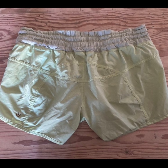 Lululemon Tracker shorts - Picture 2 of 5